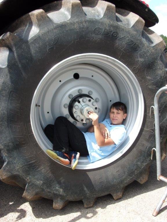 Tractor wheel